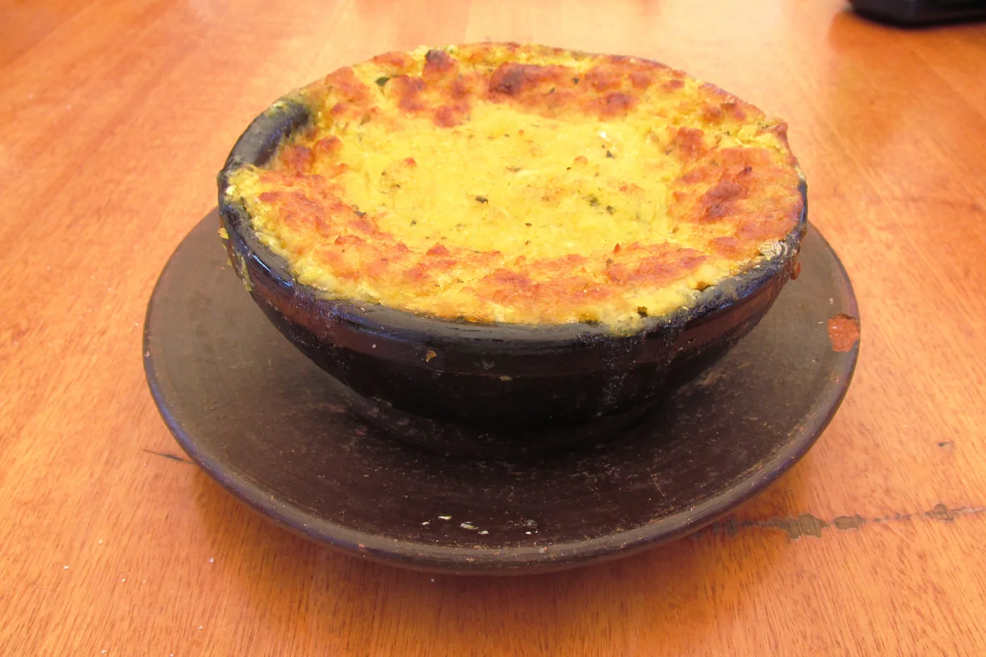 Pastel de choclo chileno, recién horneado